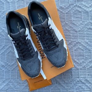 Authentic LV RUNNER SNEAKERS